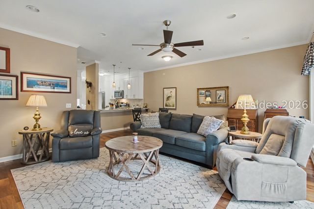 10 Yacht Cove Dr Apt 204, Hilton Head Island, SC 29928