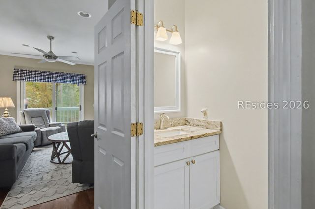 10 Yacht Cove Dr Apt 204, Hilton Head Island, SC 29928