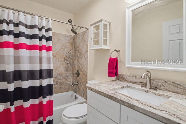 10 Yacht Cove Dr Apt 204, Hilton Head Island, SC 29928