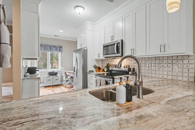 10 Yacht Cove Dr Apt 204, Hilton Head Island, SC 29928