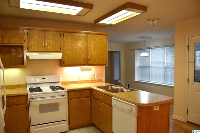 702 OLD ROCKFORD ROAD, Sylacauga, AL 35150