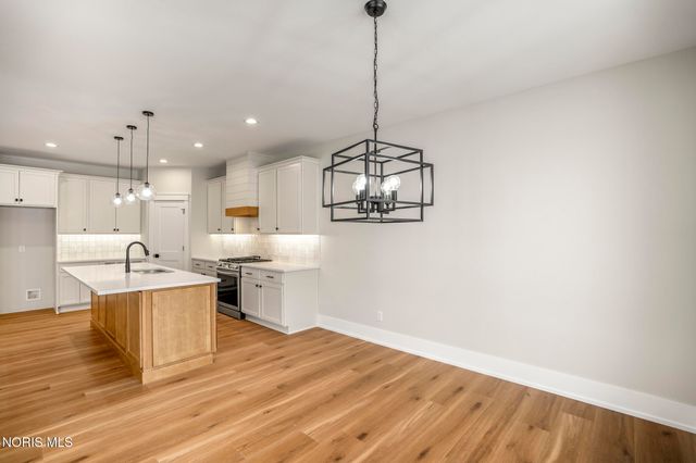 9233 Summer Song Lane, Sylvania, OH 43560