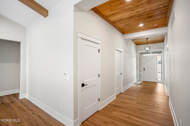 9233 Summer Song Lane, Sylvania, OH 43560
