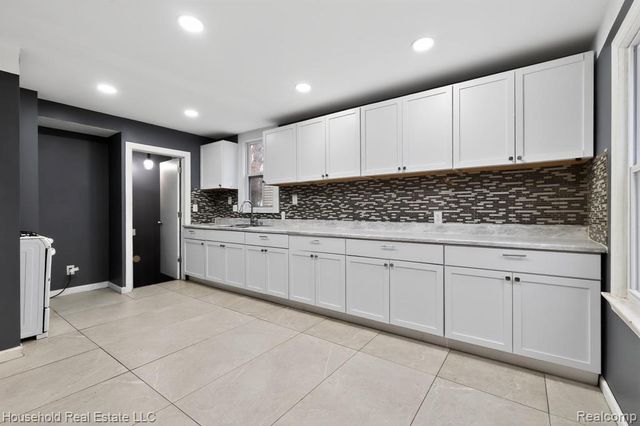 19427 Rosemont Avenue, Detroit, MI 48219