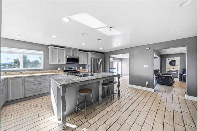 530 Park, Perris, CA 92570