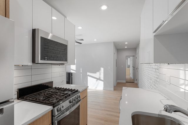 1631 W Chase Avenue 2H, Chicago, IL 60626