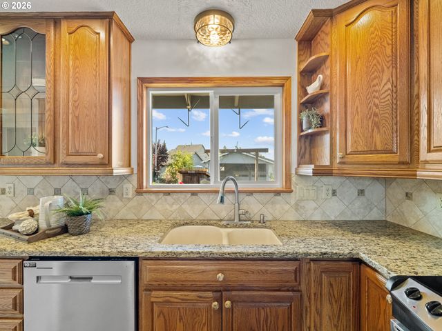 3329 Se HILLYARD Rd, Gresham, OR 97080