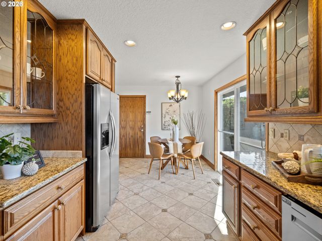 3329 Se HILLYARD Rd, Gresham, OR 97080