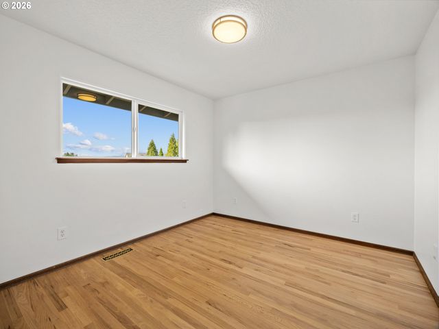 3329 Se HILLYARD Rd, Gresham, OR 97080