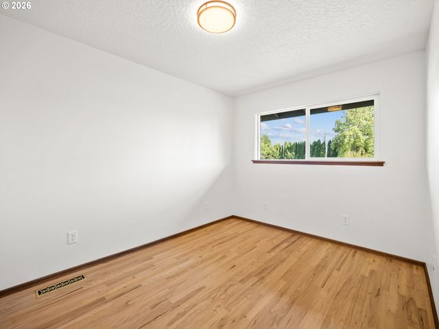 3329 Se HILLYARD Rd, Gresham, OR 97080