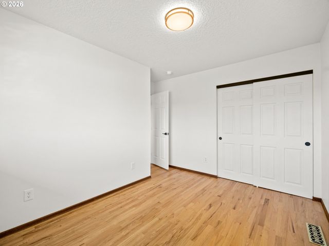 3329 Se HILLYARD Rd, Gresham, OR 97080