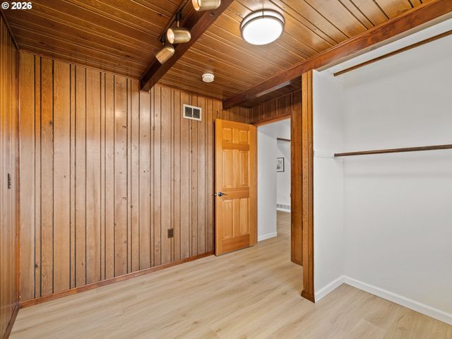 3329 Se HILLYARD Rd, Gresham, OR 97080
