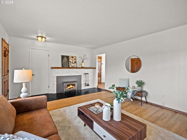 3329 Se HILLYARD Rd, Gresham, OR 97080