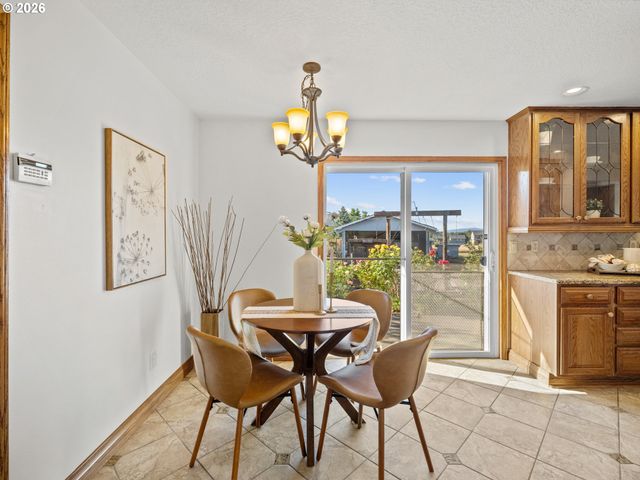 3329 Se HILLYARD Rd, Gresham, OR 97080