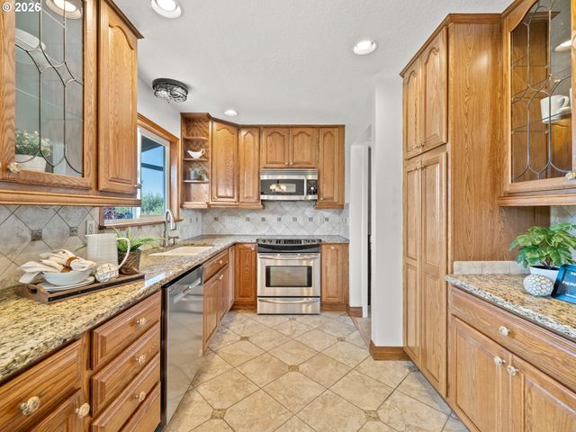 3329 Se HILLYARD Rd, Gresham, OR 97080