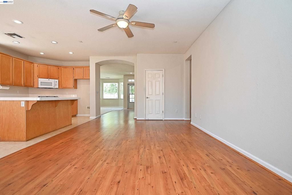 Image 15 of property listing at 2245 Sabrina Way, Tracy, CA 95377