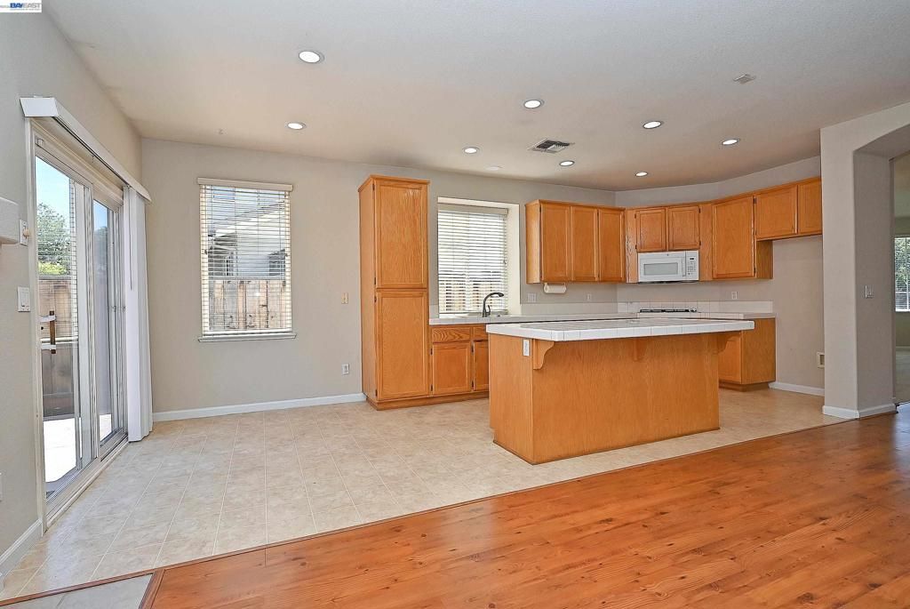 Image 17 of property listing at 2245 Sabrina Way, Tracy, CA 95377