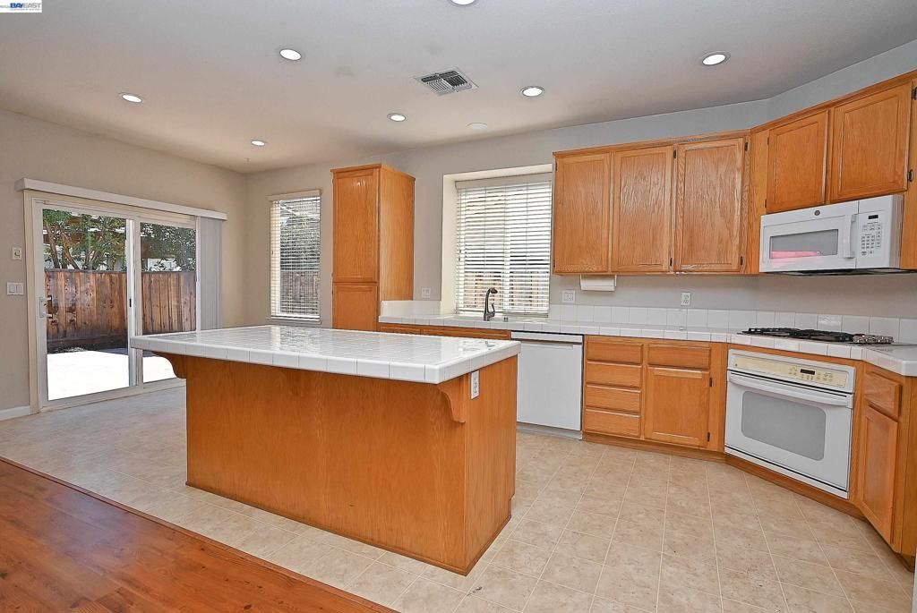 Image 21 of property listing at 2245 Sabrina Way, Tracy, CA 95377