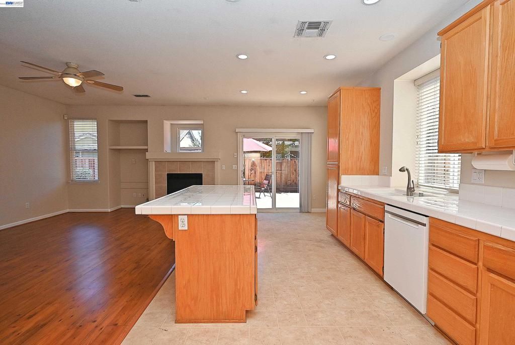 Image 22 of property listing at 2245 Sabrina Way, Tracy, CA 95377