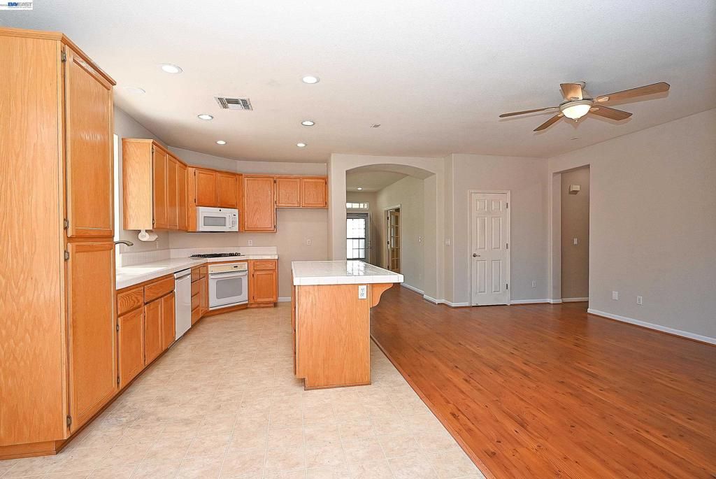 Image 24 of property listing at 2245 Sabrina Way, Tracy, CA 95377