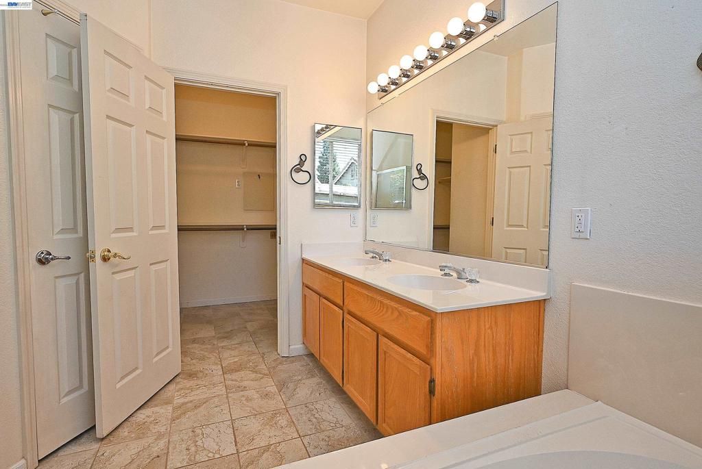 Image 38 of property listing at 2245 Sabrina Way, Tracy, CA 95377
