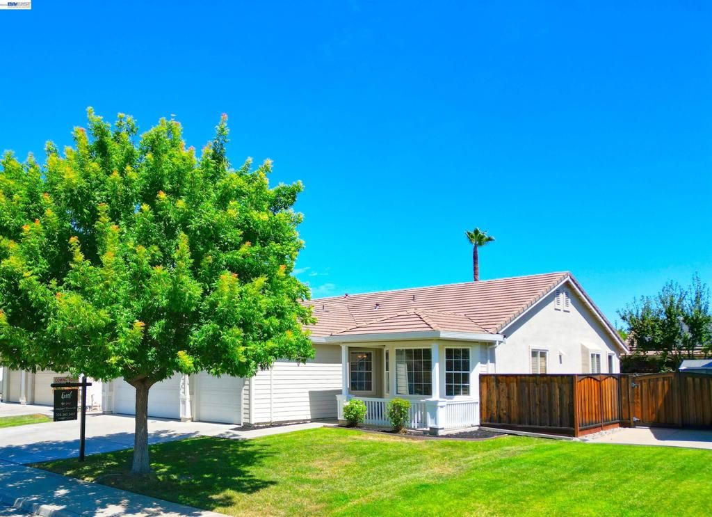 Image 4 of property listing at 2245 Sabrina Way, Tracy, CA 95377