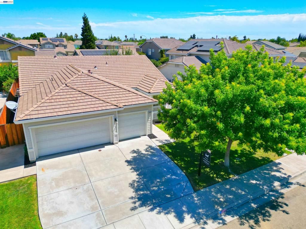 Image 5 of property listing at 2245 Sabrina Way, Tracy, CA 95377