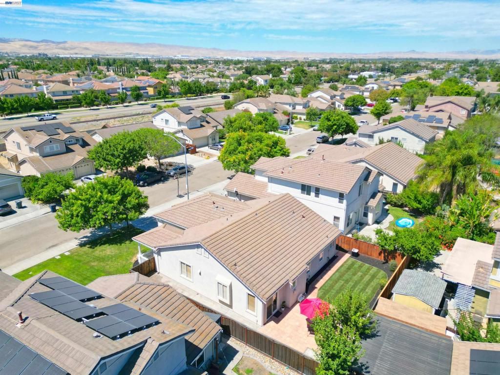 Image 50 of property listing at 2245 Sabrina Way, Tracy, CA 95377