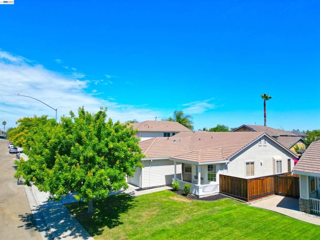 Image 6 of property listing at 2245 Sabrina Way, Tracy, CA 95377