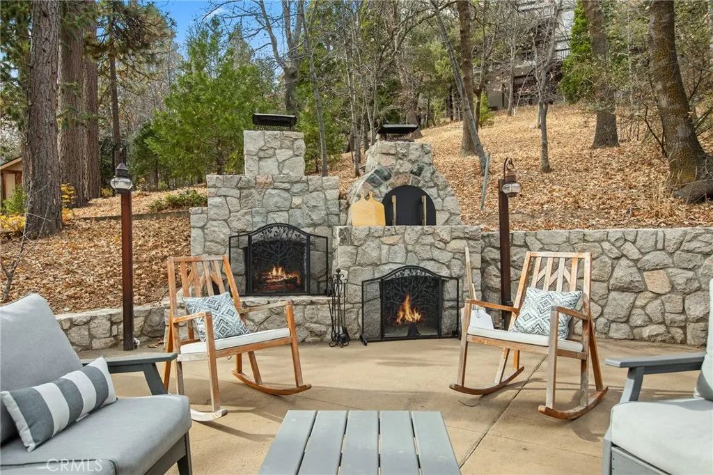 27516 W Shore, Lake Arrowhead, CA 92352