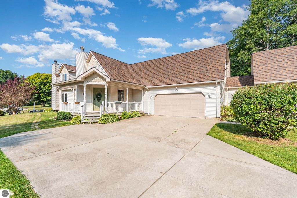 7746 Five Lakes Drive, Farwell, MI 48622