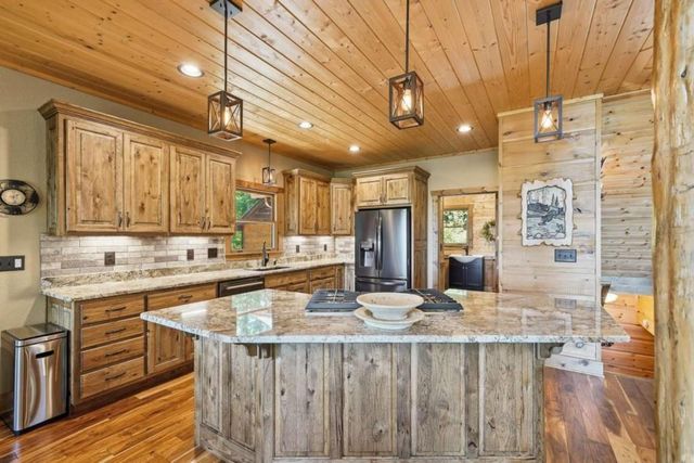 1252 Mountainside Parkway, Ellijay, GA 30536
