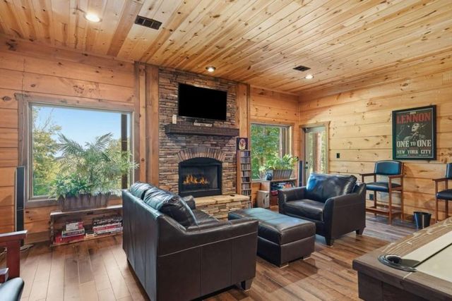 1252 Mountainside Parkway, Ellijay, GA 30536