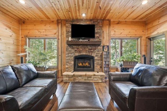 1252 Mountainside Parkway, Ellijay, GA 30536