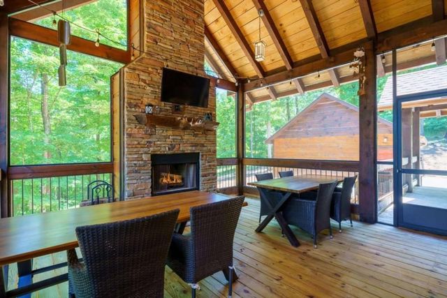 1252 Mountainside Parkway, Ellijay, GA 30536