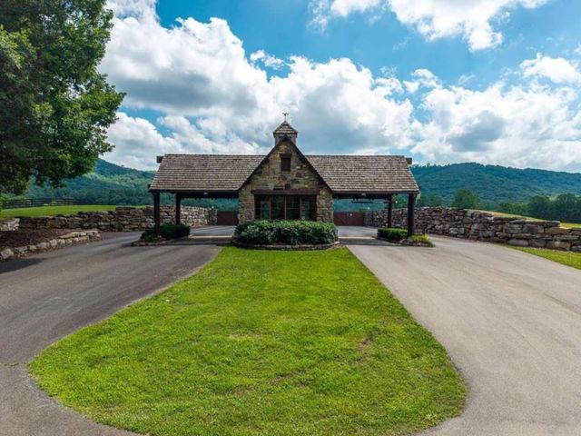 1252 Mountainside Parkway, Ellijay, GA 30536