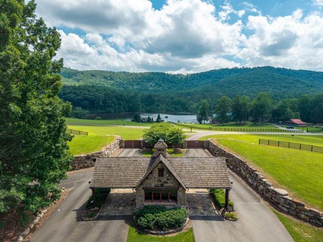 1252 Mountainside Parkway, Ellijay, GA 30536