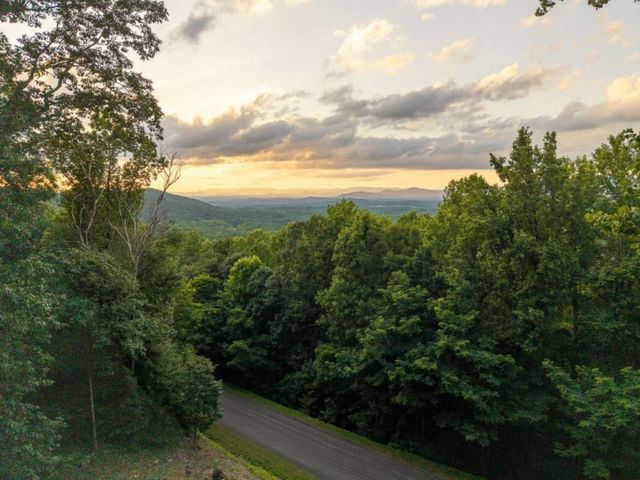 1252 Mountainside Parkway, Ellijay, GA 30536