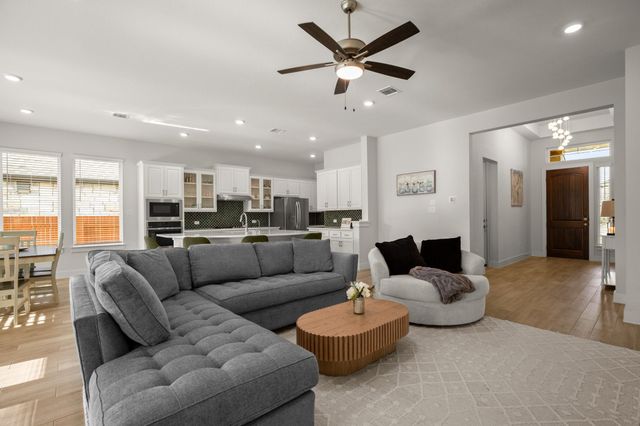 431 Wild Pecan LOOP, Buda, TX 78610