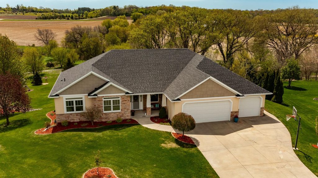 1020 Istas Lane SW, Oronoco, MN 55960