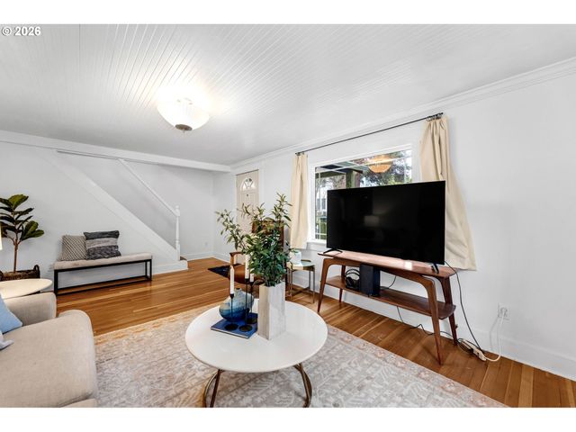 4937 Ne SKIDMORE St, Portland, OR 97218