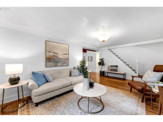 4937 Ne SKIDMORE St, Portland, OR 97218