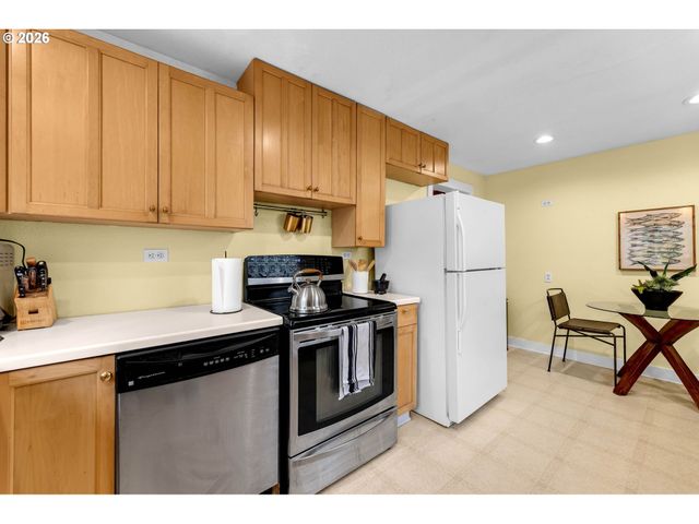 4937 Ne SKIDMORE St, Portland, OR 97218