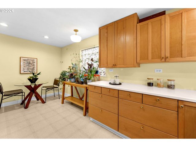 4937 Ne SKIDMORE St, Portland, OR 97218