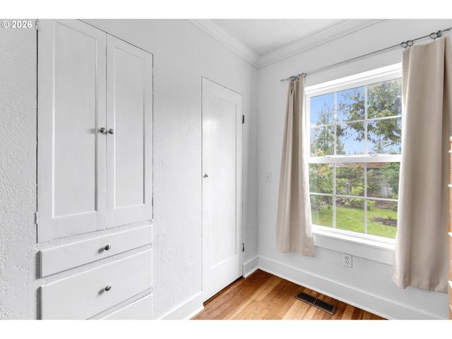 4937 Ne SKIDMORE St, Portland, OR 97218