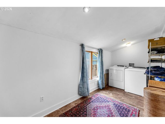 4937 Ne SKIDMORE St, Portland, OR 97218