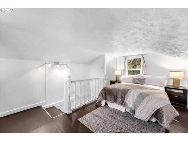 4937 Ne SKIDMORE St, Portland, OR 97218