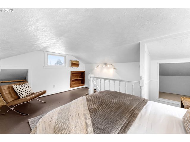 4937 Ne SKIDMORE St, Portland, OR 97218