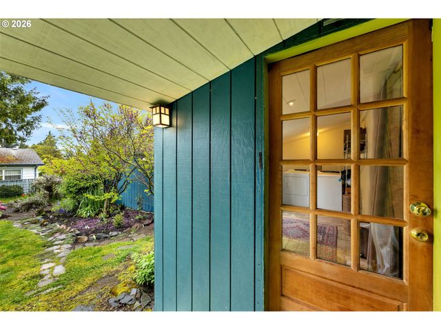 4937 Ne SKIDMORE St, Portland, OR 97218