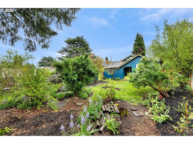 4937 Ne SKIDMORE St, Portland, OR 97218